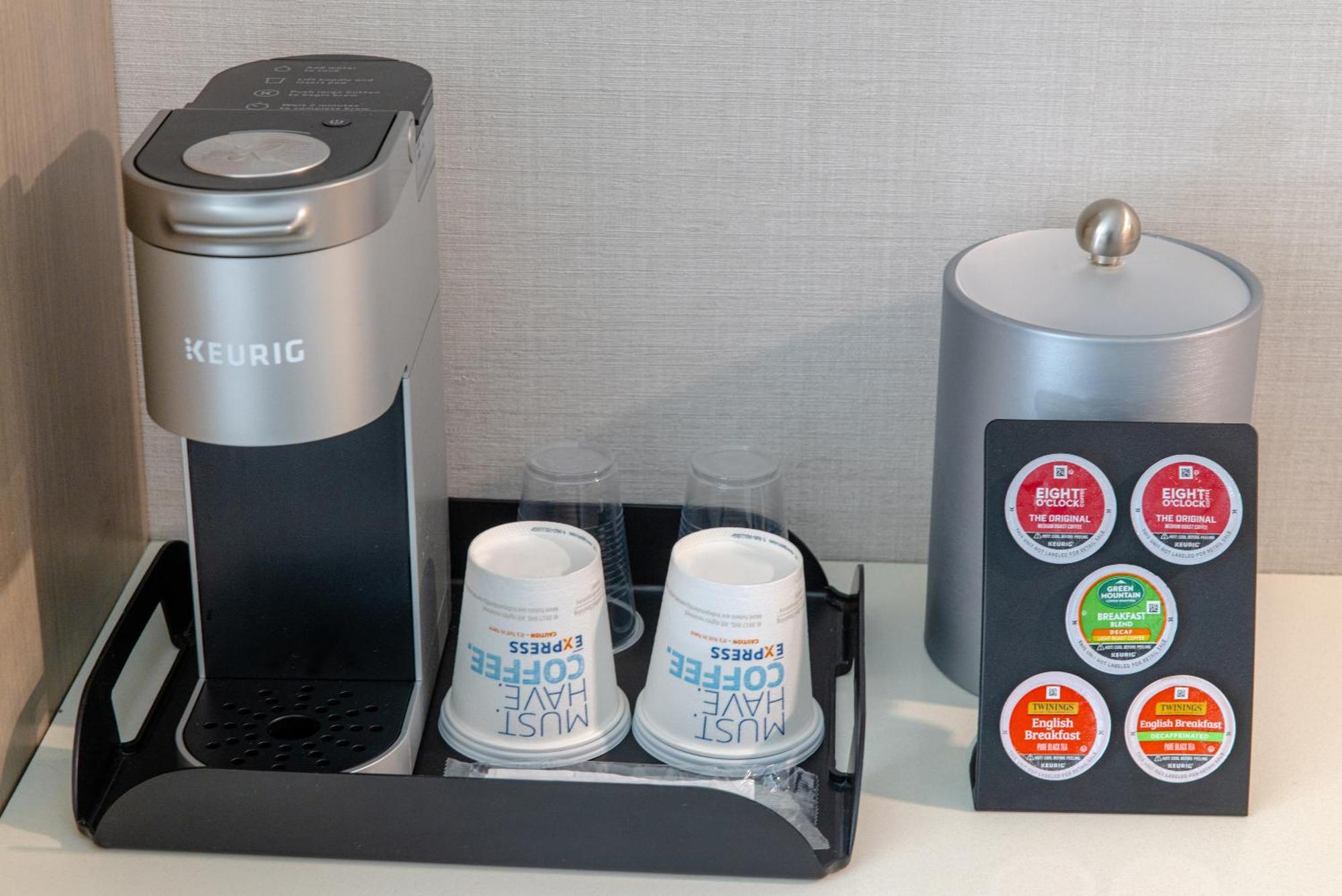 Holiday Inn Express - Neptune By Ihg Exterior foto